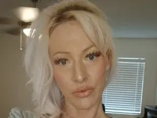 Streamate Watch Live Sex Cams of Blondebaddiesummer40